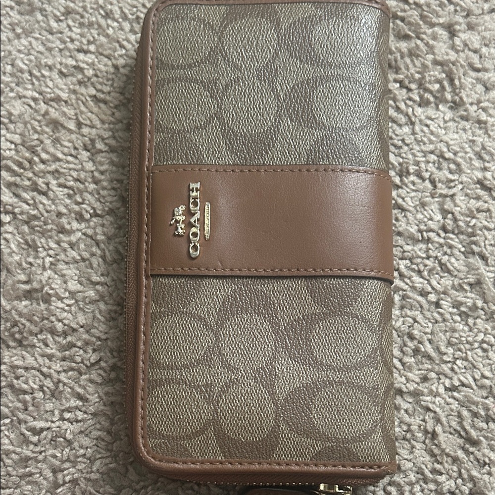 Coach Signature Brown and Tan Zip Wallet - Picture 7 of 8